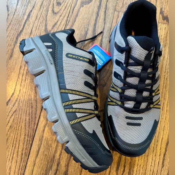 NWT New SKECHERS Memory Foam Outdoor Black Tan Hiking Trail Sneakers 9.5 Wide